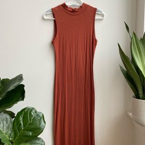 Mock neck sleeveless maxi dress